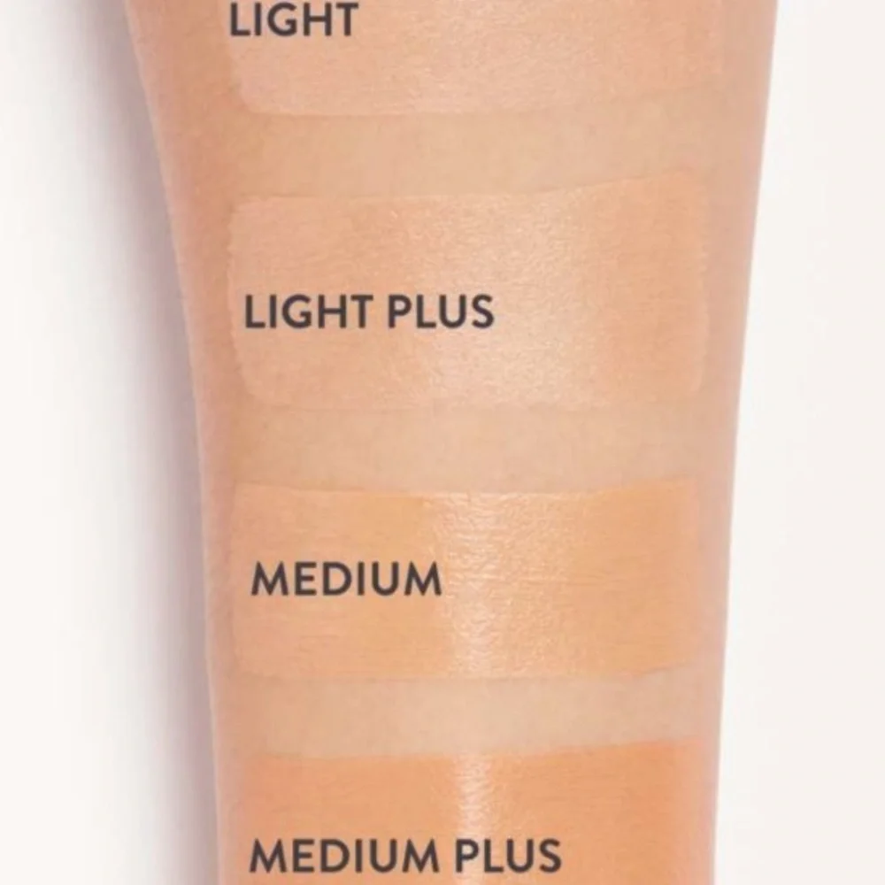 MAC // next to nothing face colour medium